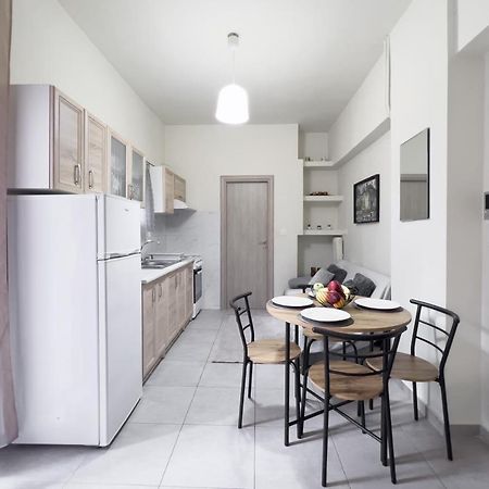 Cozy Cityscape Apartment In Athena Bagian luar foto